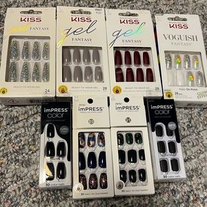 BRAND NEW Set of 8! KISS press-on nail sets 💅🏽